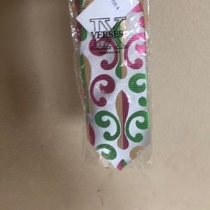 Verse 9 matching tie and pocket square